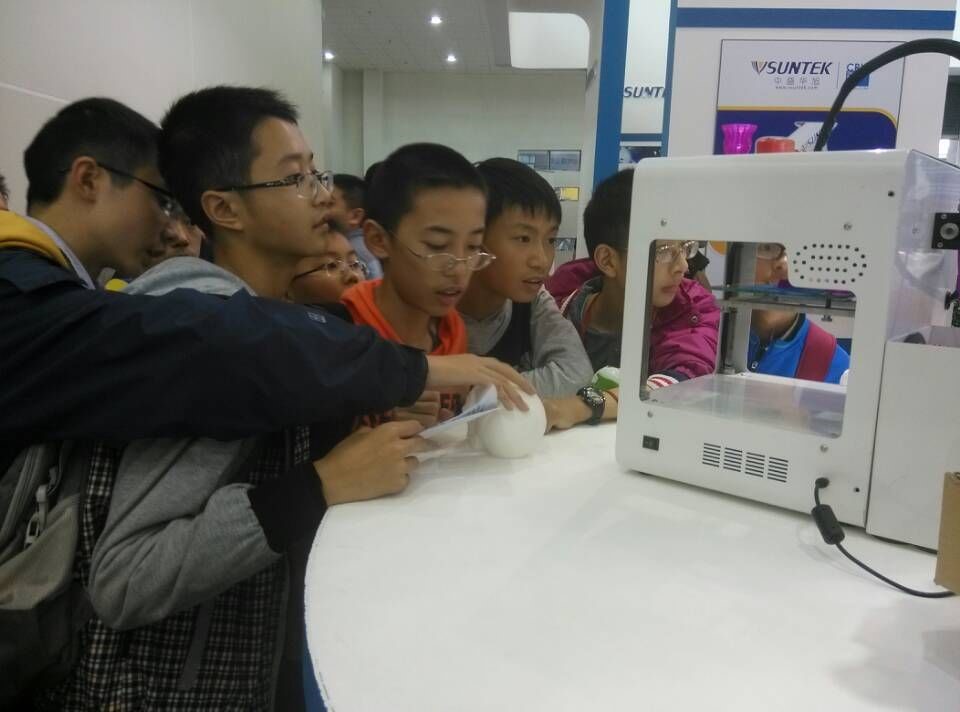 嘉一科技学生用3D打印机亮相绵阳科博会